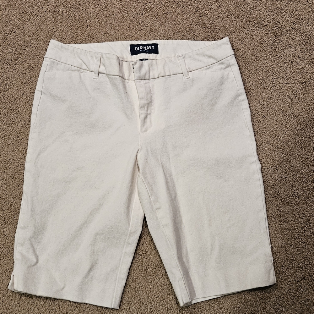 Old Navy Women's White Bermuda shorts